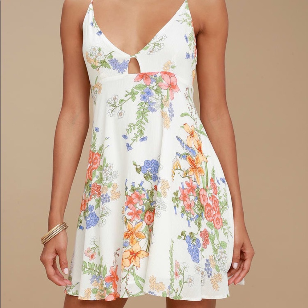 Floral dress, only worn once. Perfect for all of your spring events or vacations